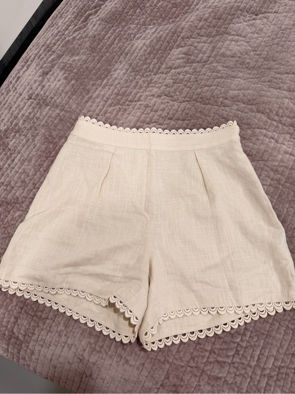 Express Cream Scallop-Trim High Waist Linen-Blend Shorts